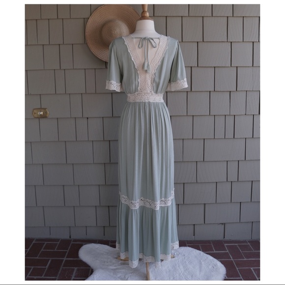 The Lorraine Lace Trim Maxi Dress 🕊 - Picture 2 of 5